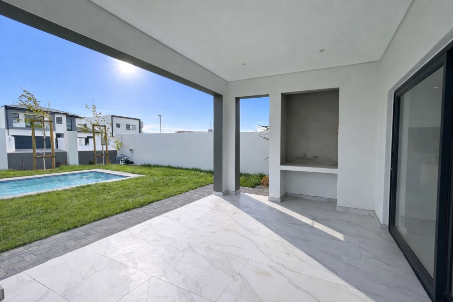 To Let 4 Bedroom Property for Rent in Sandown Western Cape